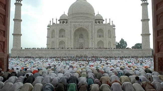 Müslümanların Tac Mahal’de cuma namazı kılması yasaklandı