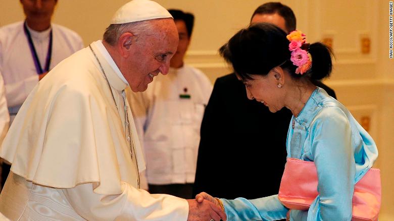 Pope Francis avoids mention of Rohingya in Myanmar speech