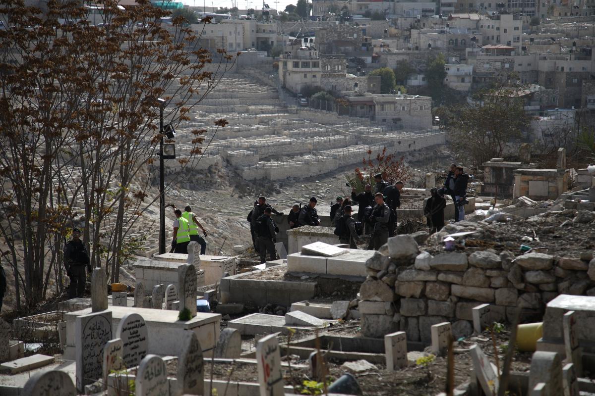 Israel forces damage Islamic cemetery in Jerusalem