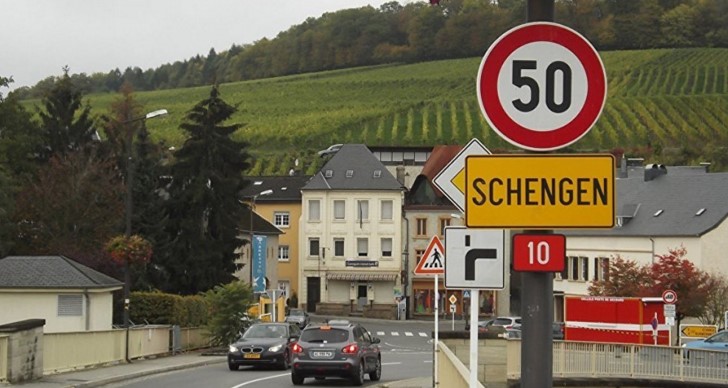 Slovakya: Göçmenleri alkışlayan ülkeler şimdi Schengen’i kapatmak istiyor Köylerinde mülteci istemeyen Hollandalılar Güvenlik Bakanı’na saldırdı