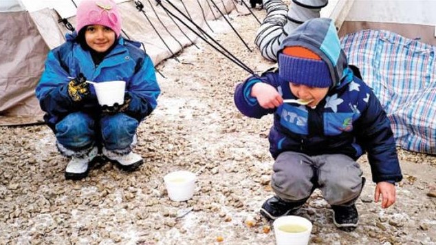 Batı Flandre ili valisi Carl Decaluw “mültecilere yemek vermeyin” talimatı verdi