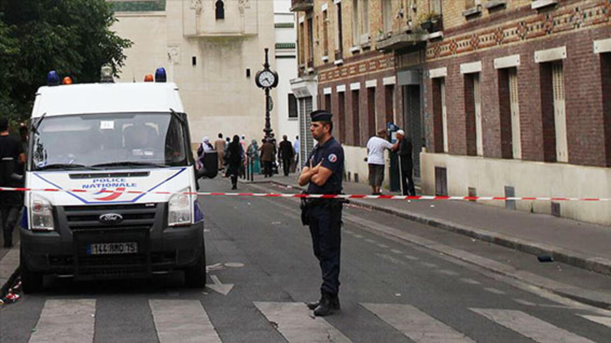 Mosque in French town of Agen defaced with swastika