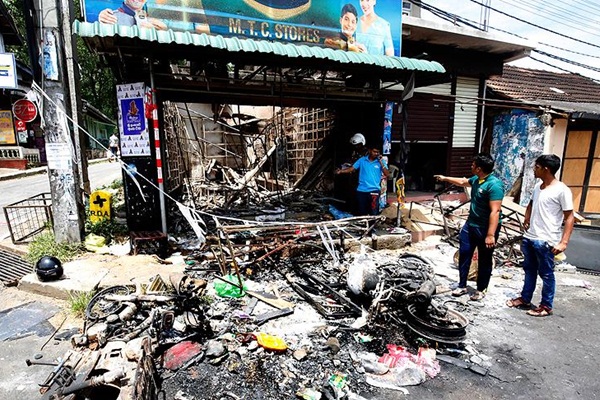 Buddhist mobs burn Muslim homes, businesses in Sri Lanka