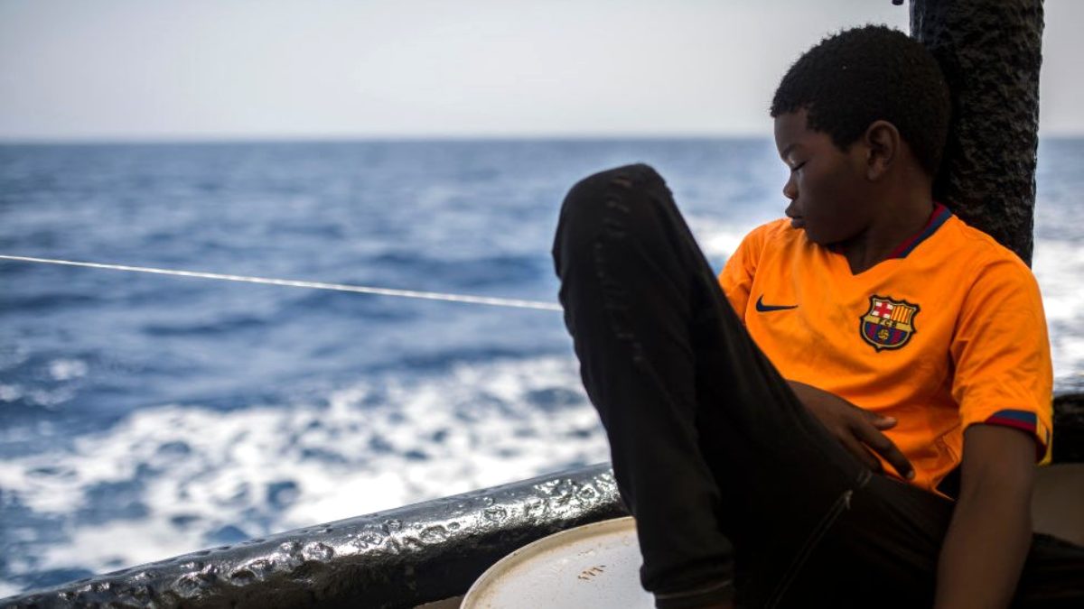 95 göçmeni taşıyan teknenin yardım çağrısına 1.5 gündür yanıt gelmedi