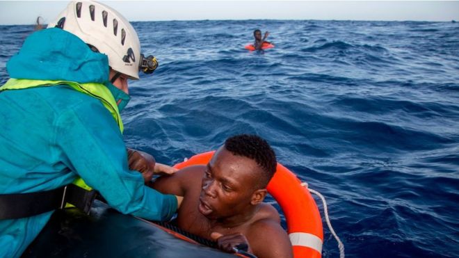 Avrupa’ya kaçmak isteyen 50 mülteci müdahale sonucu boğularak öldürüldü