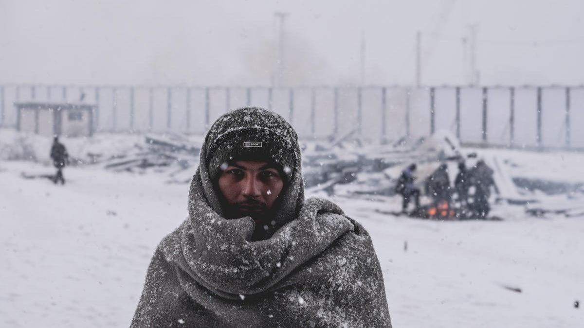 Afganistan’da soğuk hava mülteci kampında can aldı