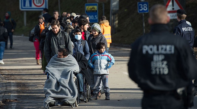 Austria proposes preventative detention for asylum-seekers