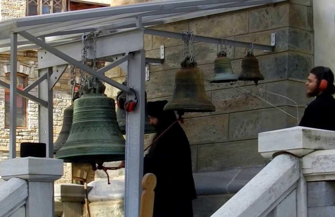 Yunanistan’da Ayasofya-i Kebir Camii’nde cuma namazı kılındığı sırada matem çanları çaldı