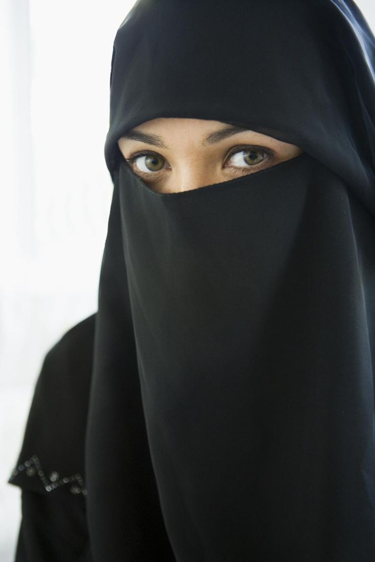 Angela Merkel’s conservatives call to ban Muslim woman from wearing the burqa