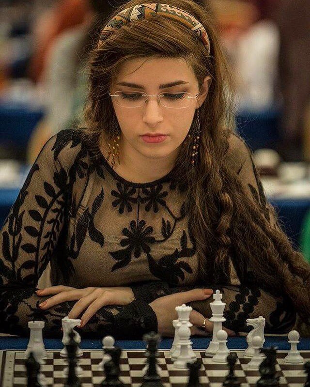Chess player banned by Iran for not wearing a hijab switches to US