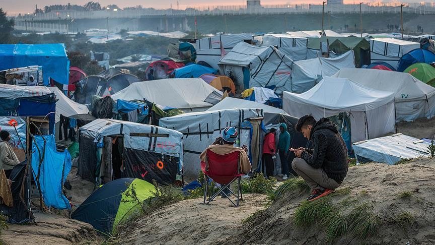 Fransa’nın Calais kentinde bulunan 7-8 bin sığınmacının kaldığı kamp tahliye ediliyor