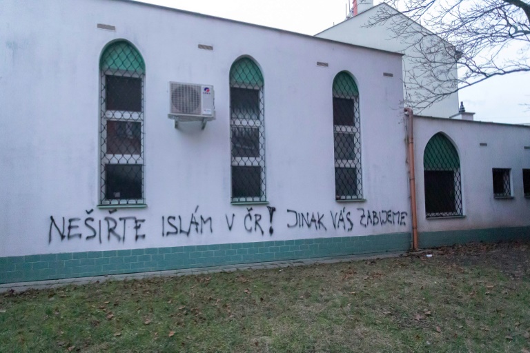 Czech mosque vandalised with death threats