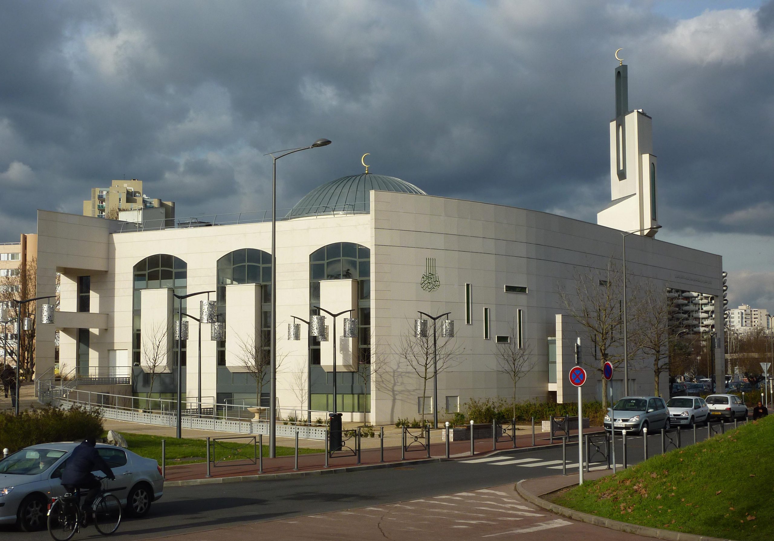 Man tries to drive car into crowd outside of French mosque, police say