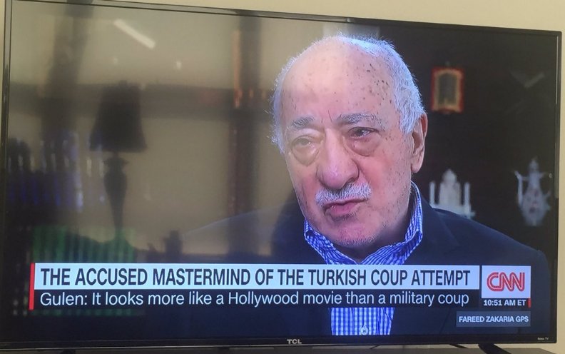 CNN International, teröristbaşı Fetullah Gülen’e mikrofon uzattı