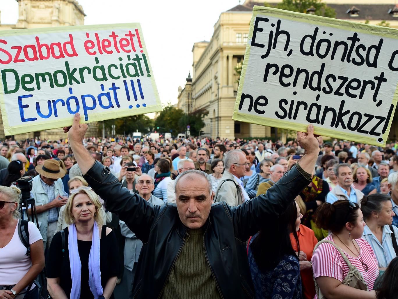 Hungarian government facing pressure after border protests