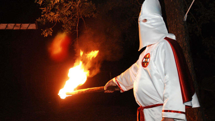 Ku Klux Klan hareketi sempatizanları Afrikalı gencin dişlerini pense ile çekti