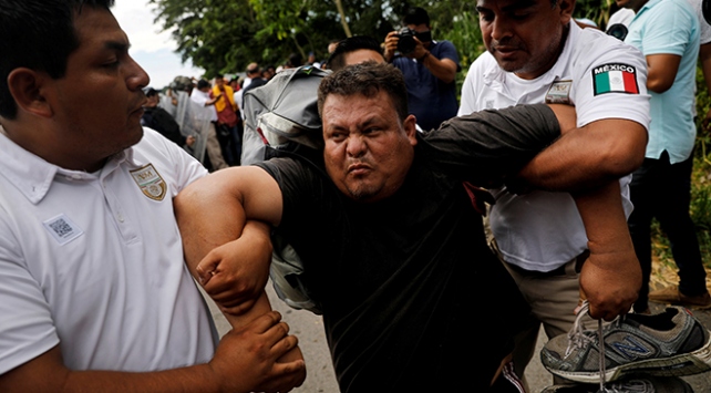 Mexico to deport migrant caravan members after Tijuana arrests