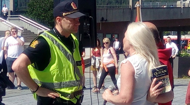 Norveç’te İslam karşıtı gösteride Kur’an-ı Kerim provokasyonu