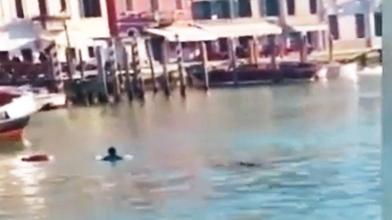 Venedik kanalında bir mülteci boğuldu, çevredeki kişiler ırkçı söylemlerde bulunarak kahkahalar attı