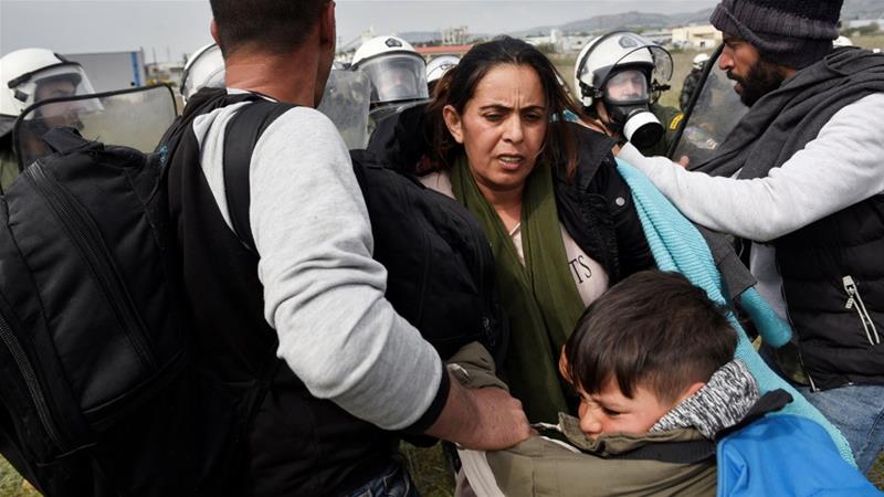 Greek police fire tear gas at refugees demanding access to border