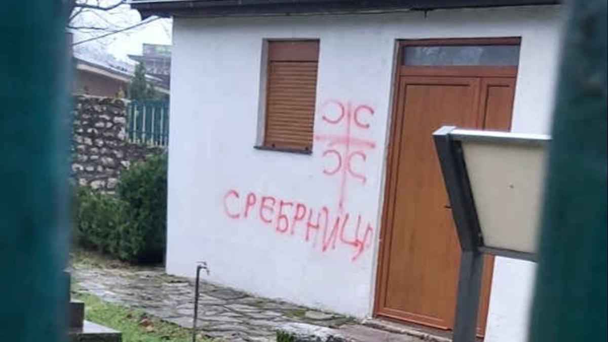 Karadağ’da iki camiye ırkçı saldırı düzenlendi
