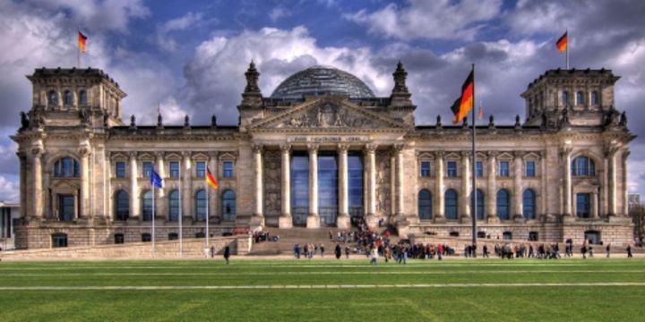 Alman seçimlerinde göçmen adaylara ırkçılık yapılıyor