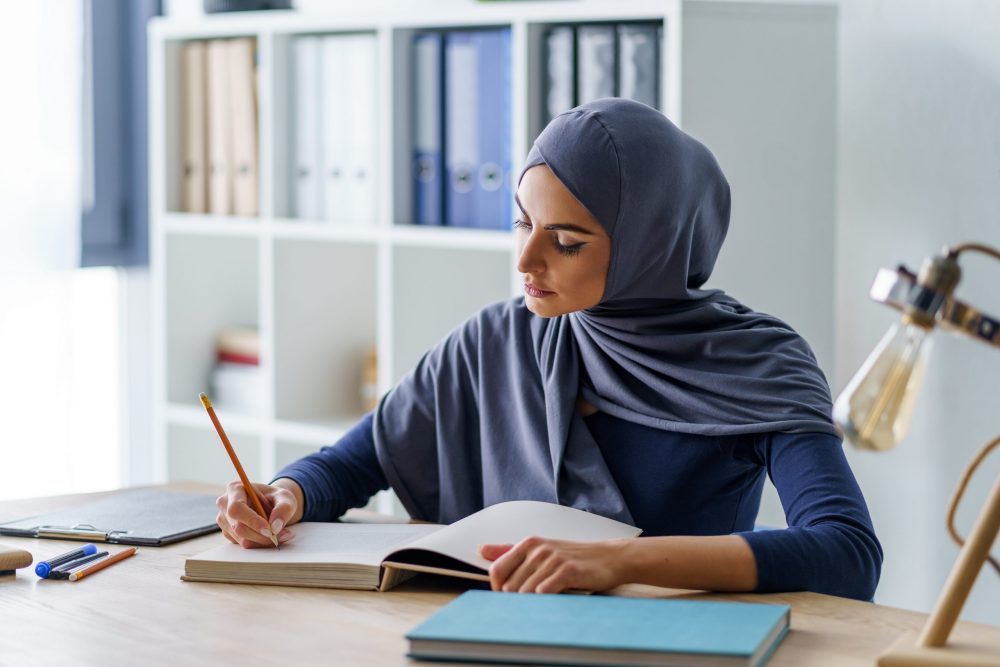 Compensation will be paid to the woman who is wanted to be fired for wearing a headscarf in Sweden